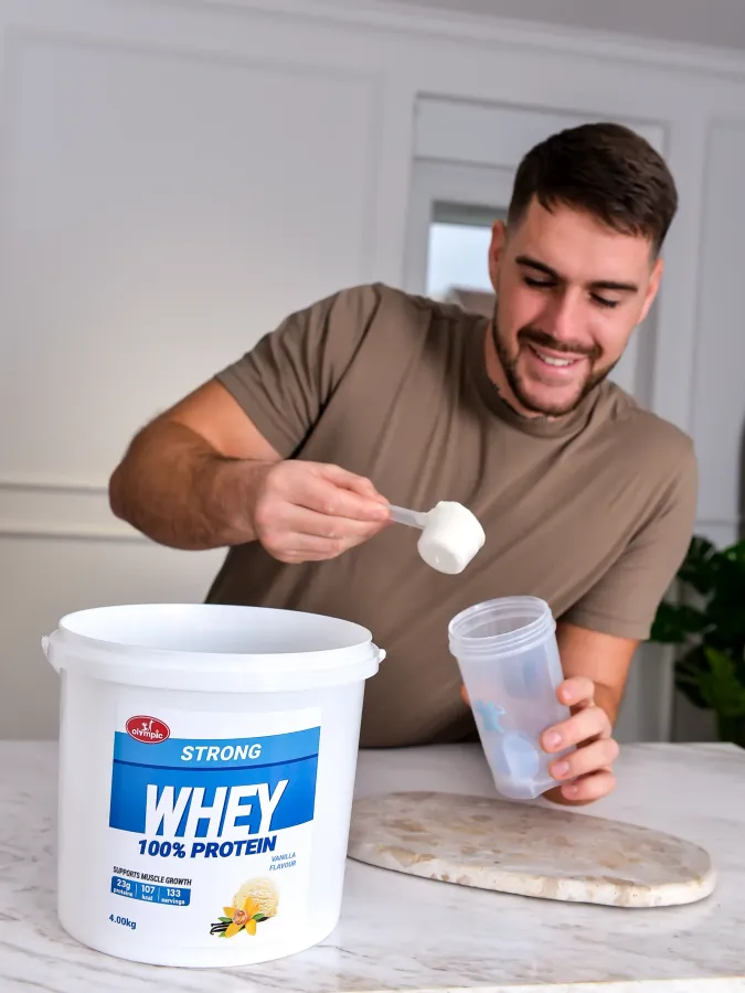 olympic-strong-whey-protein-vanila-4kg-priprema-proteinskog-sejka